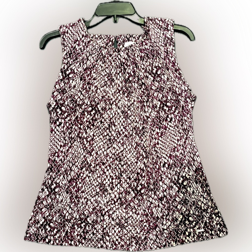 Sleeveless dress top